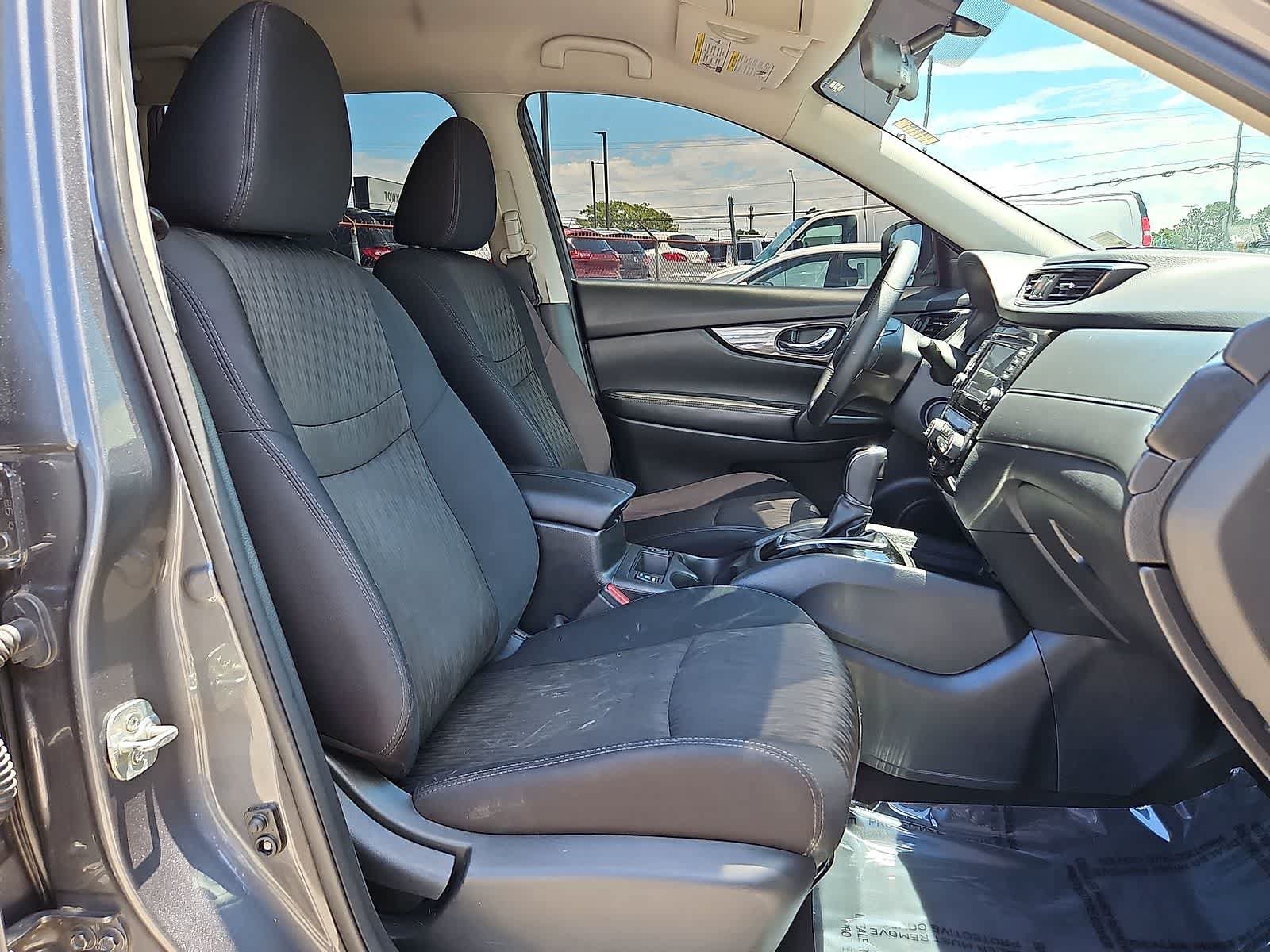 Used 2018 Nissan Rogue SV w/ Premium Package FWD image 33