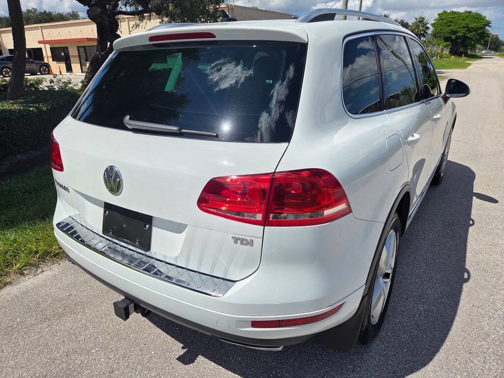 Used 2014 Volkswagen Touareg TDI AWD/4WD image 12