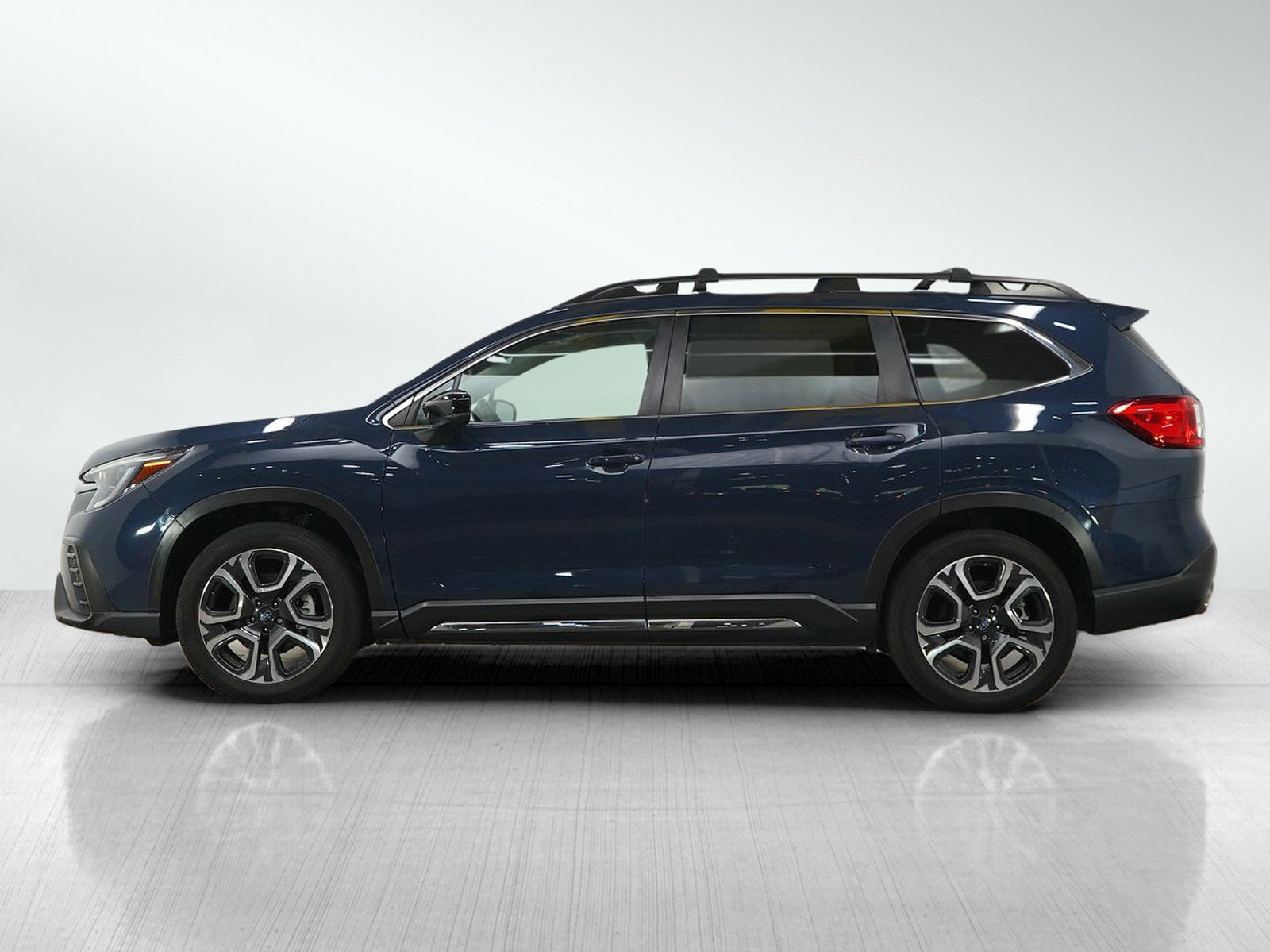 Used 2024 Subaru Ascent Limited w/ Technology Package AWD/4WD image 2