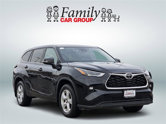 Used 2024 Toyota Highlander LE image 2