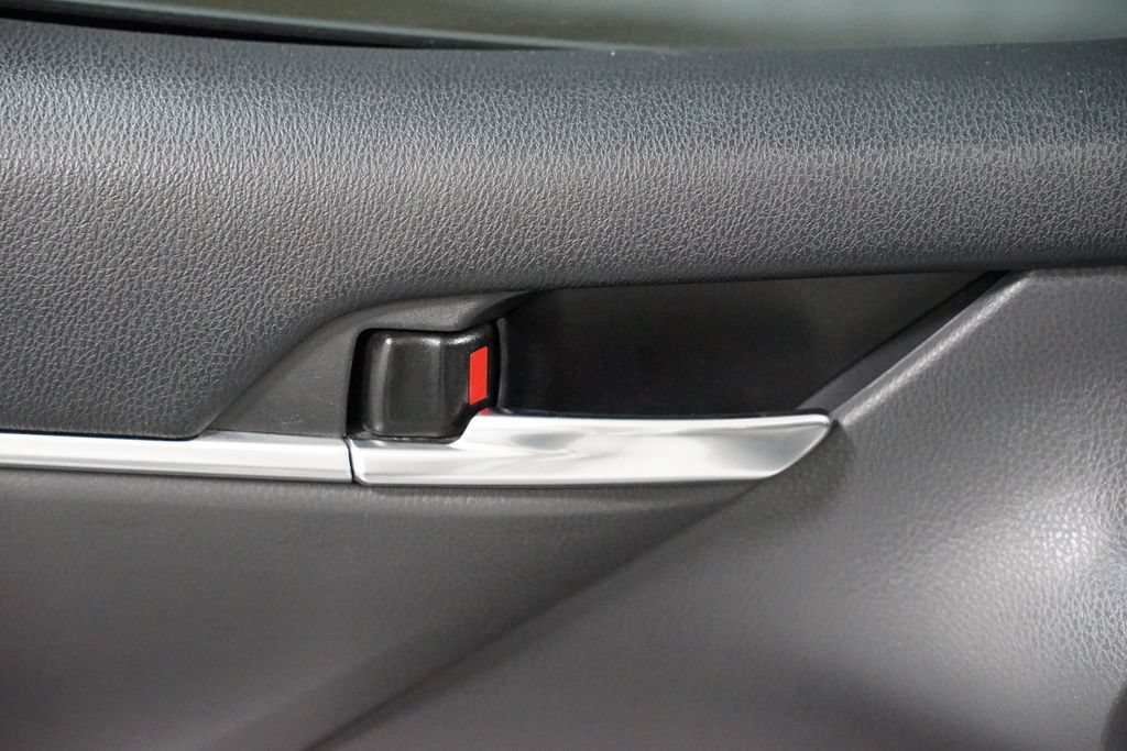 Used 2022 Toyota Camry SE FWD image 30