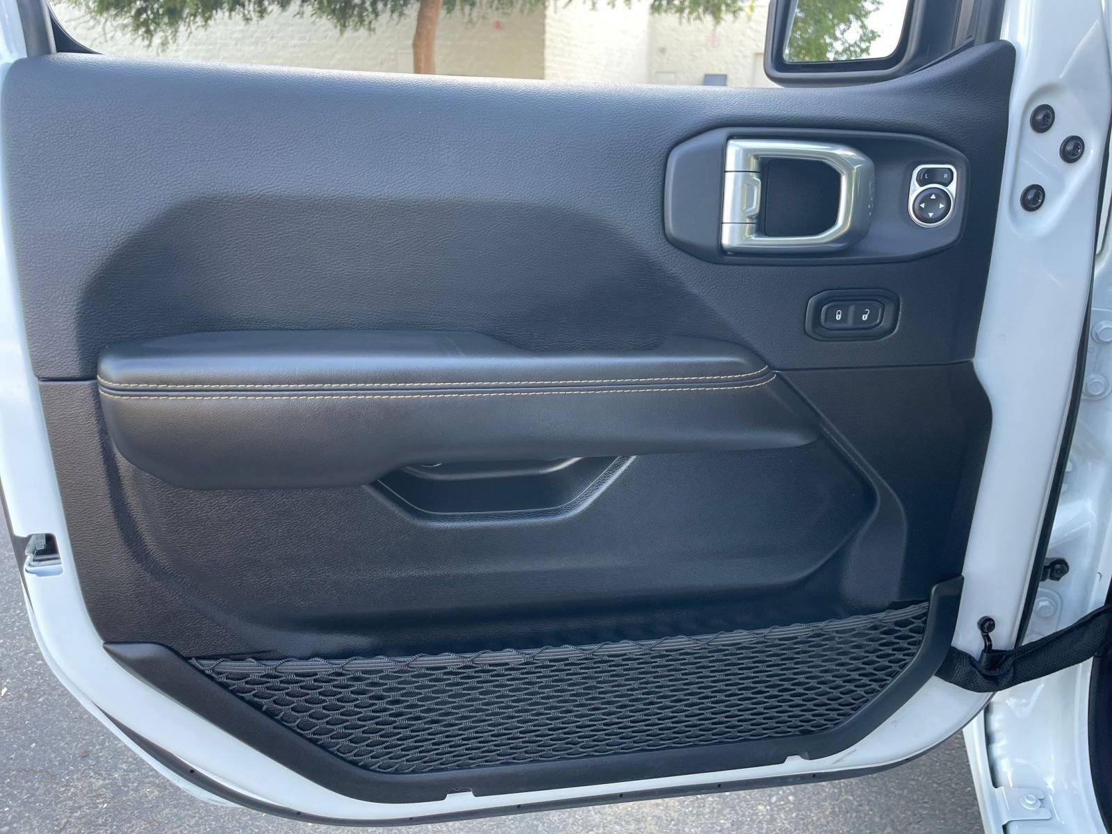 Used 2025 Jeep Wrangler Sahara image 20