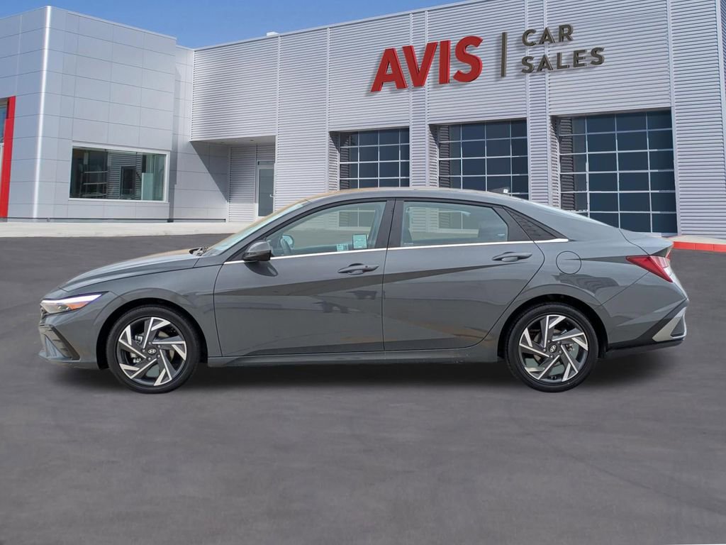 Used 2025 Hyundai Elantra SEL image 10