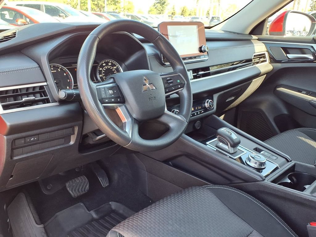 Used 2024 Mitsubishi Outlander ES FWD image 18