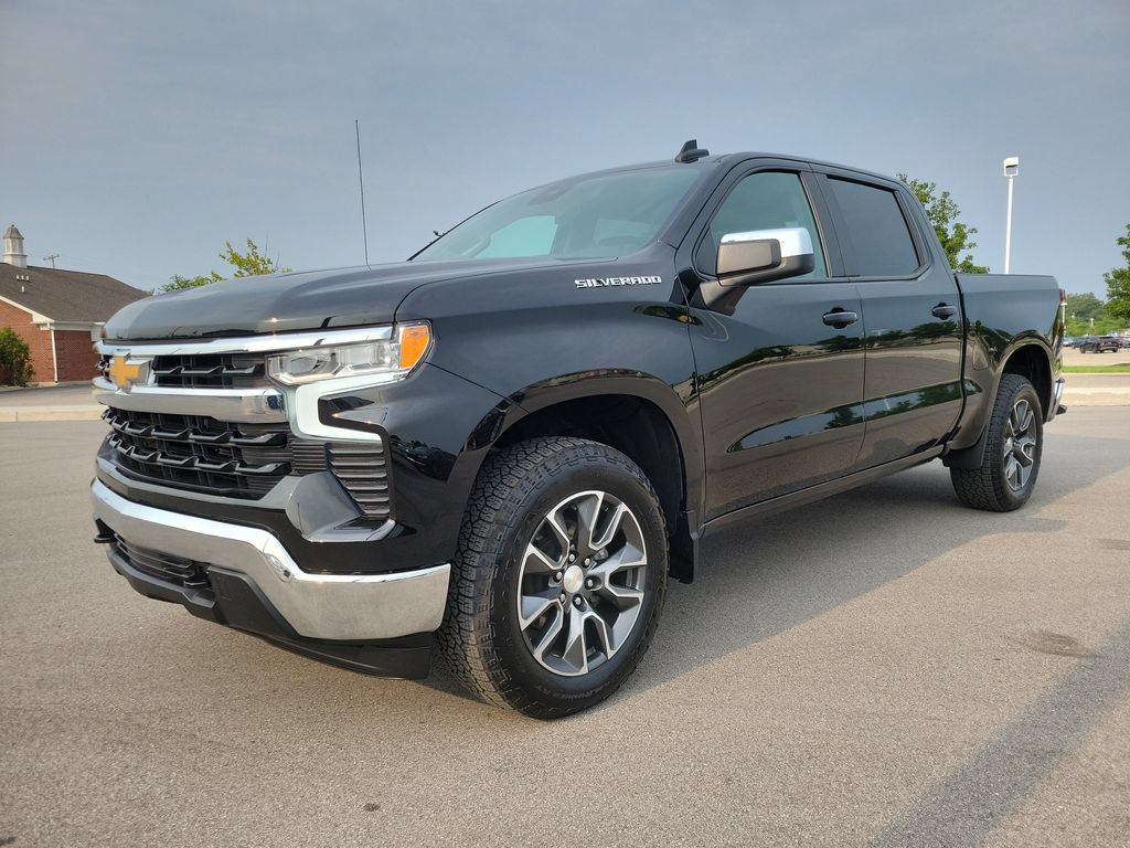 Used 2022 Chevrolet Silverado 1500 LT AWD/4WD image 2