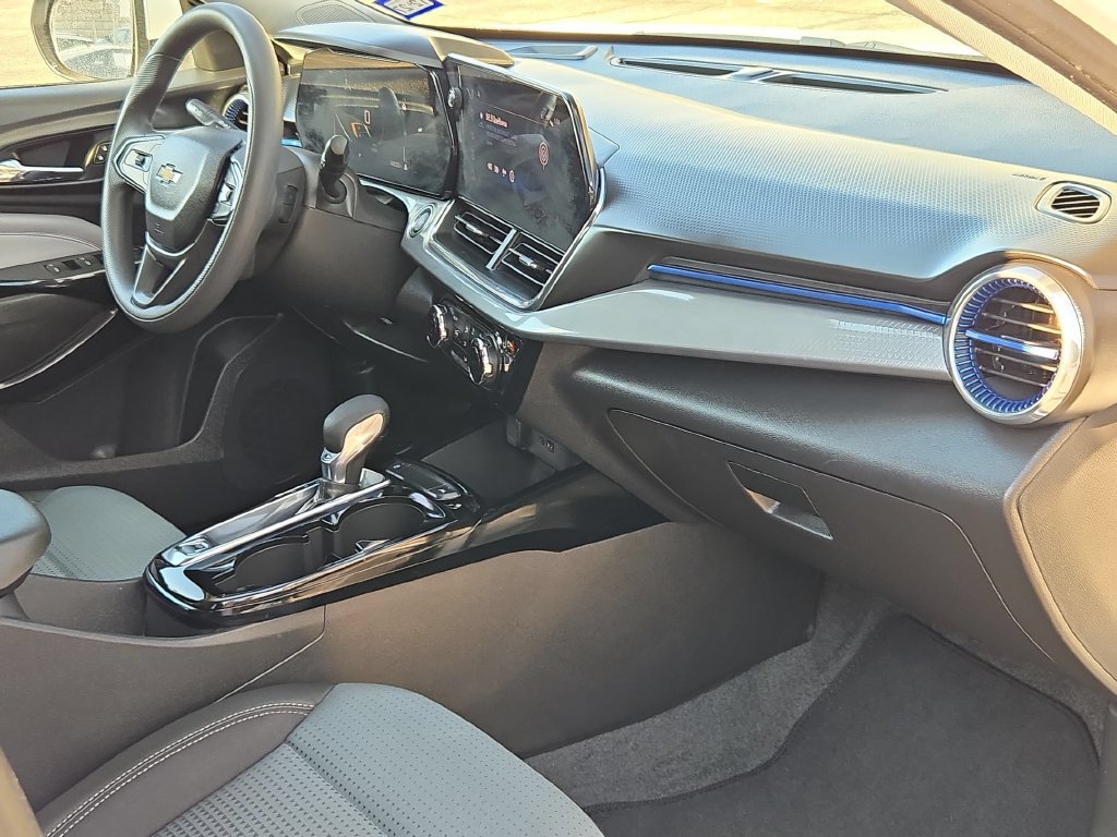 Used 2026 Chevrolet Trax LT FWD image 33