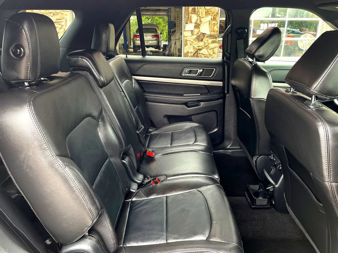 Used 2018 Ford Explorer XLT w/ Equipment Group 202A AWD/4WD image 13