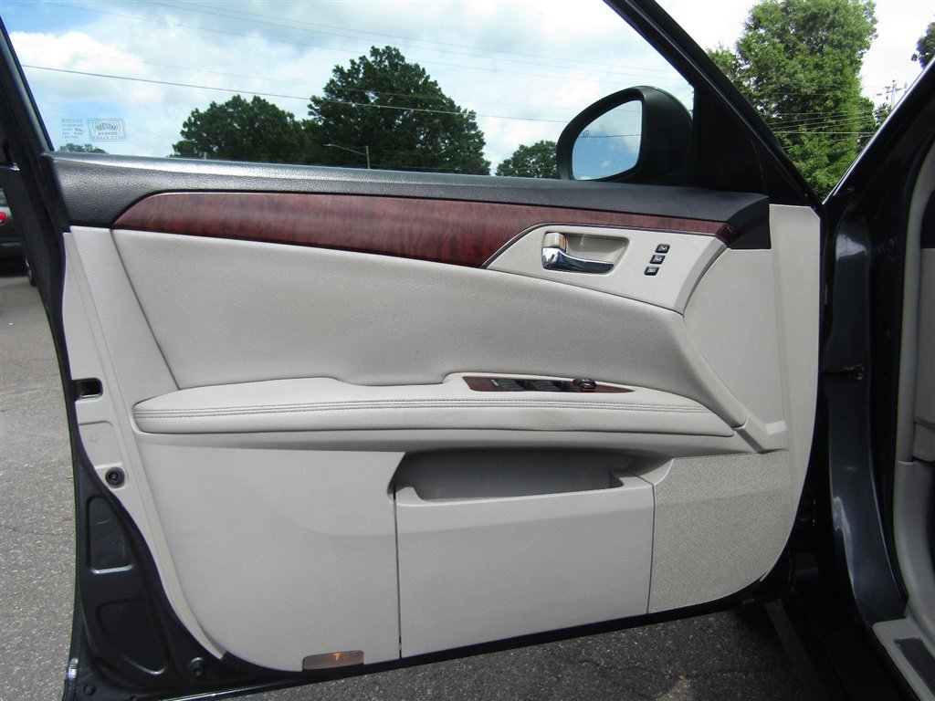 Used 2011 Toyota Avalon Limited FWD image 15