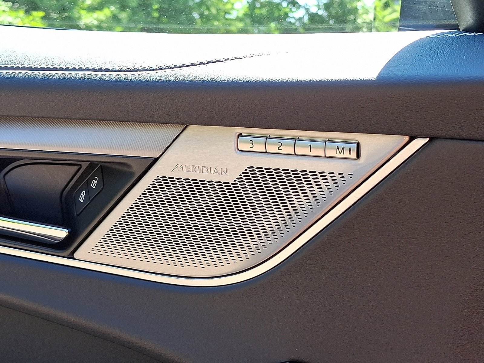 Used 2025 Jaguar F-PACE R-Dynamic S image 27