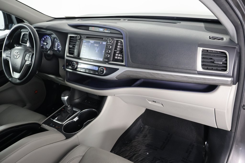 Used 2018 Toyota Highlander Limited FWD image 9