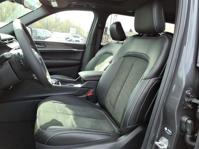 New 2026 Jeep Grand Cherokee Altitude AWD/4WD image 12