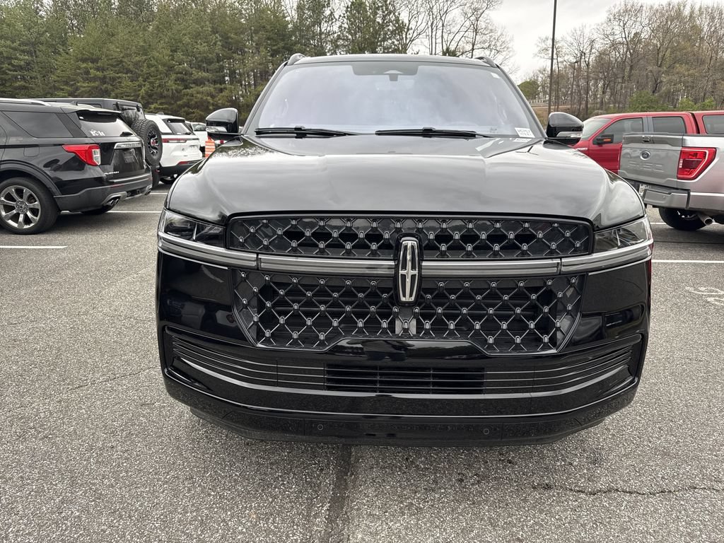 Used 2025 Lincoln Navigator Reserve w/ Jet Appearance Package video 2