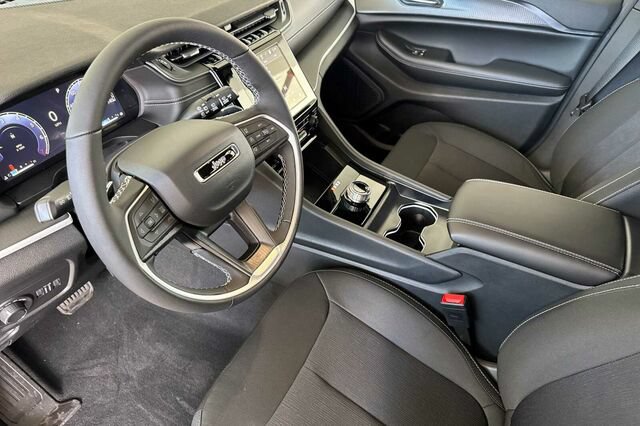 New 2026 Jeep Grand Cherokee Laredo X AWD/4WD image 7