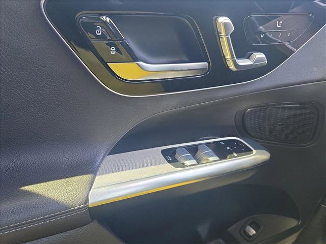 Used 2024 Mercedes-Benz GLC 300 4MATIC image 23