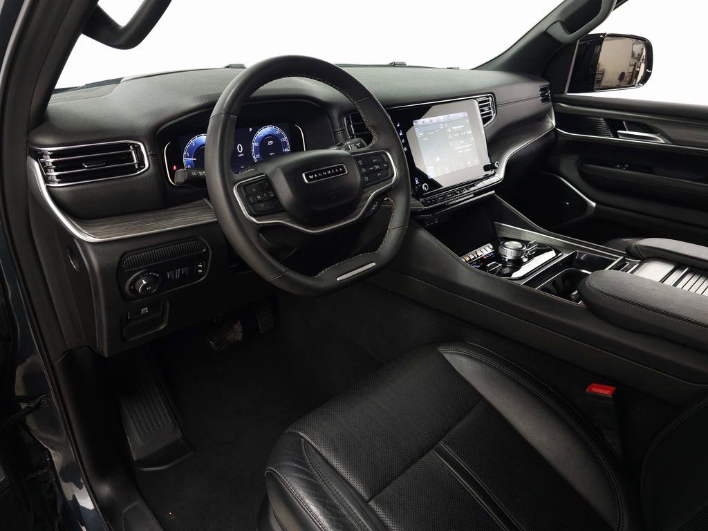 Used 2024 Jeep Wagoneer Series III AWD/4WD image 17