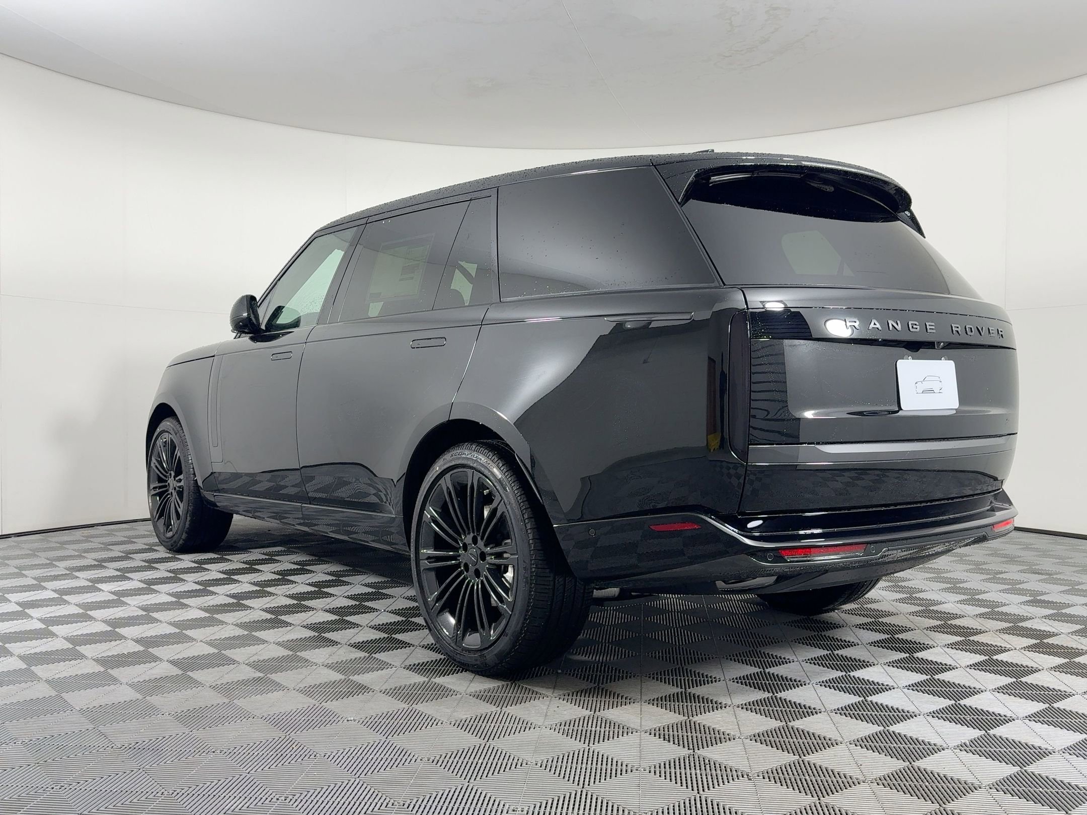New 2026 Land Rover Range Rover Long Wheelbase SE AWD/4WD image 3
