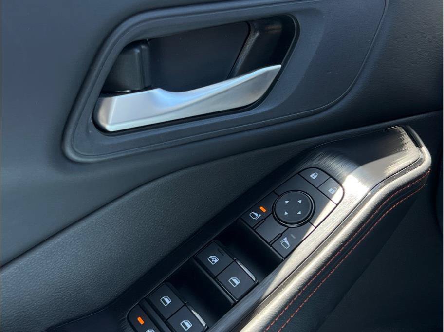 Used 2025 Nissan Rogue SV AWD/4WD image 19
