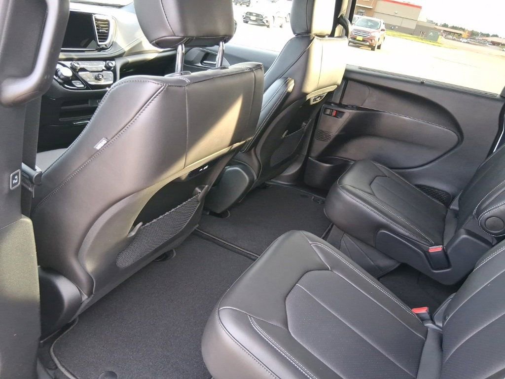 New 2026 Chrysler Pacifica Select image 21
