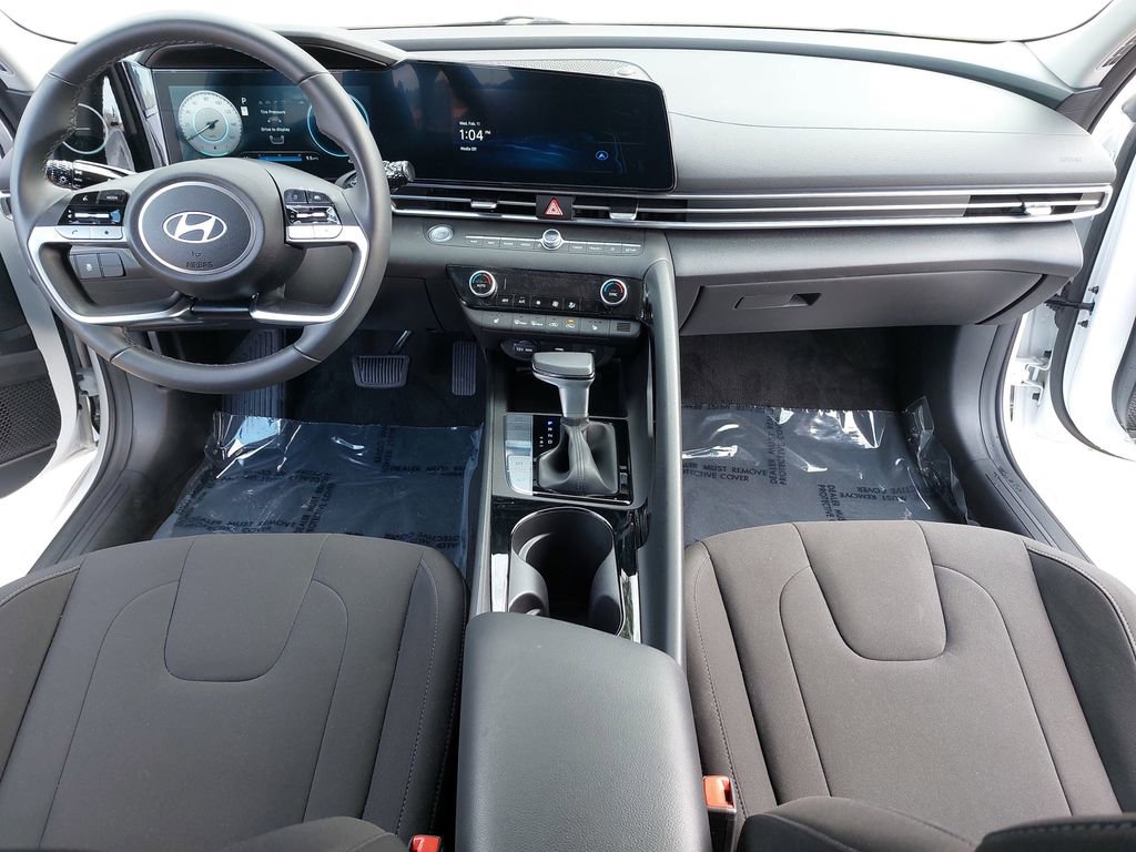 Certified 2025 Hyundai Elantra SEL w/ Cargo Package image 9