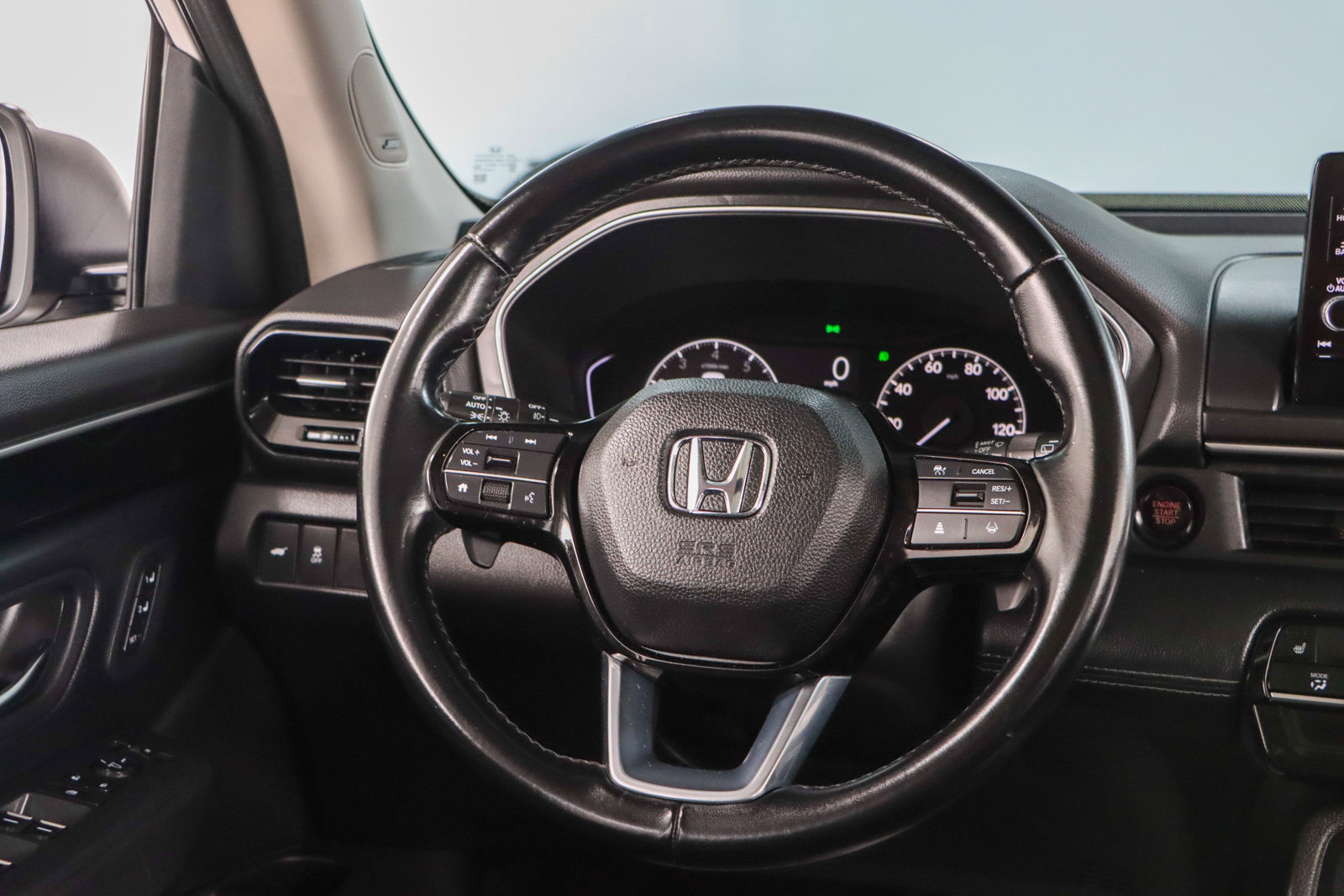 Used 2023 Honda Pilot Touring image 12