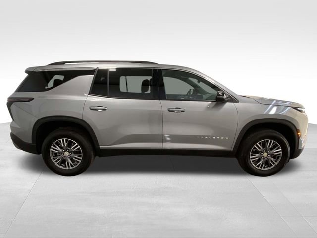 Used 2025 Chevrolet Traverse LT image 4