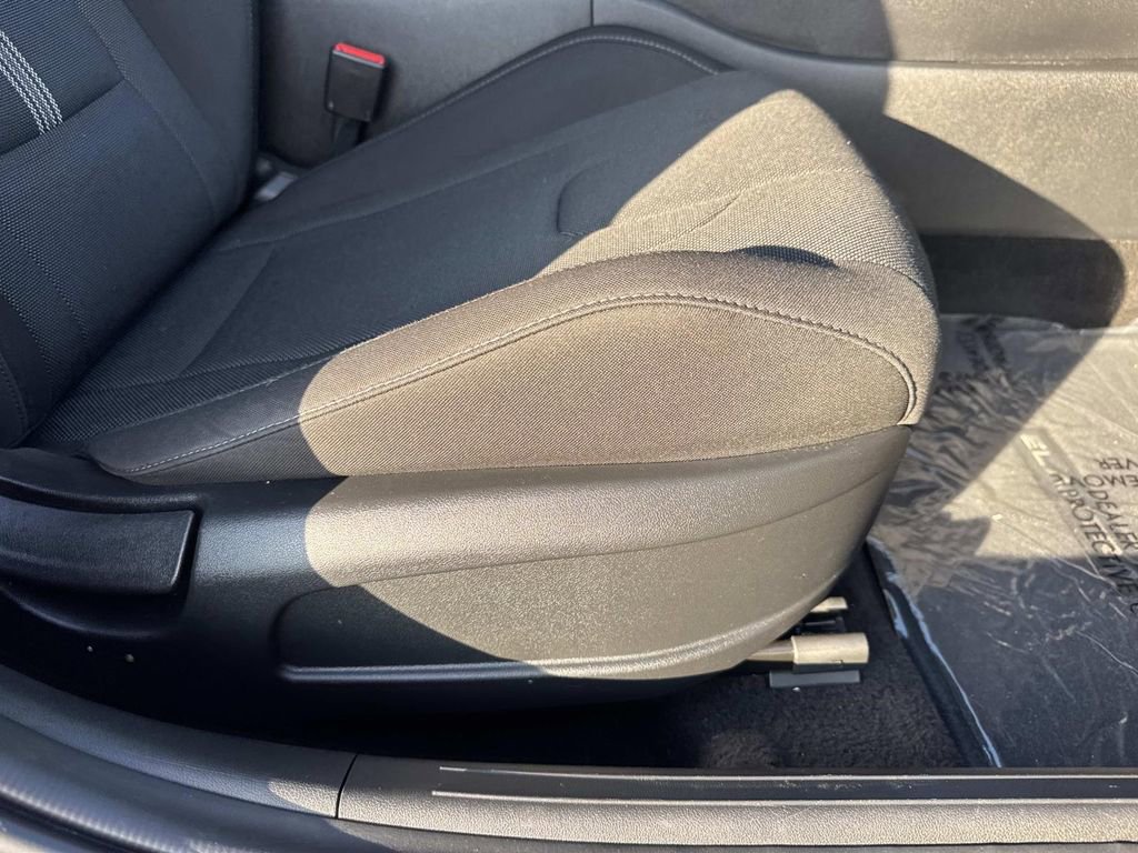 Used 2024 Hyundai Elantra SE image 12