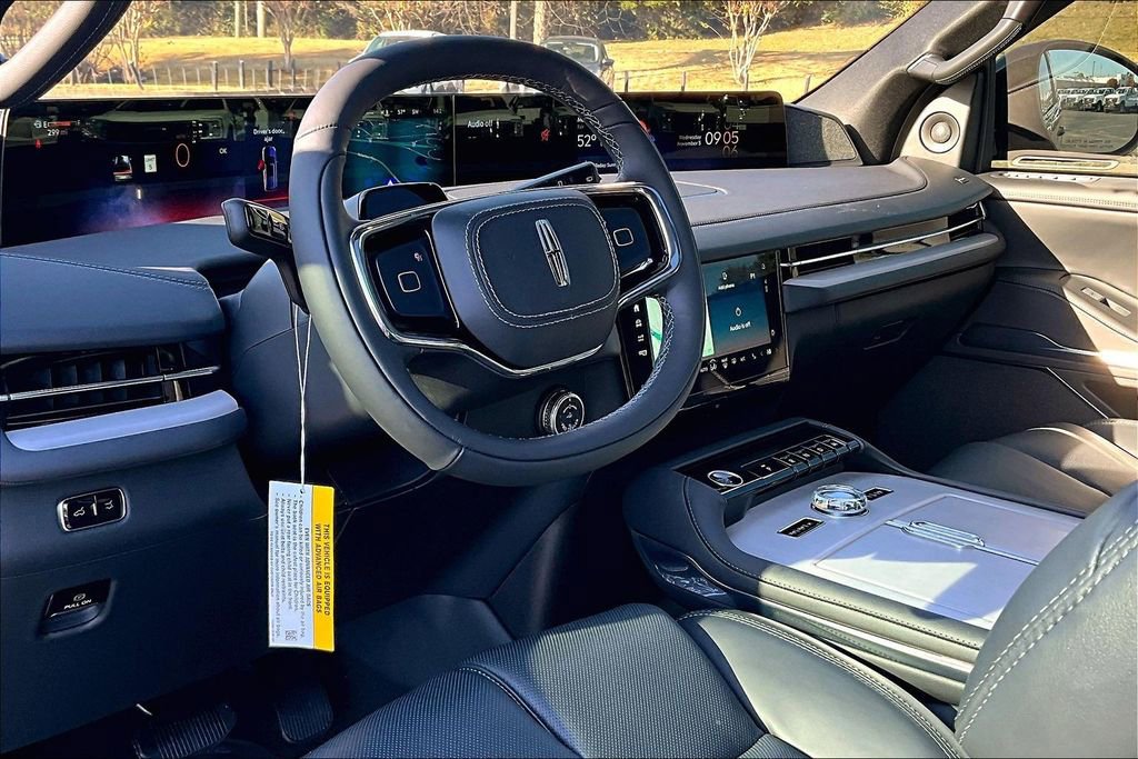 New 2025 Lincoln Navigator Reserve w/ Jet Appearance Package image 6