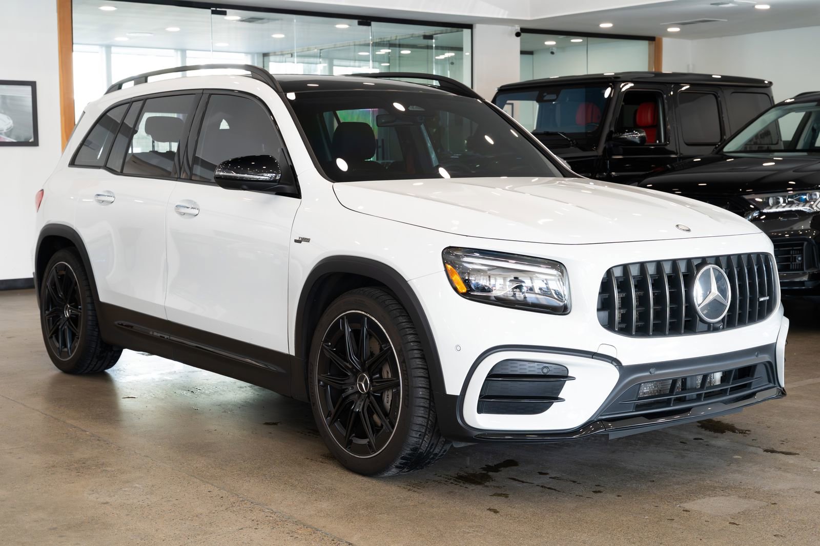 Used 2024 Mercedes-Benz GLB 35 AMG 4MATIC image 3