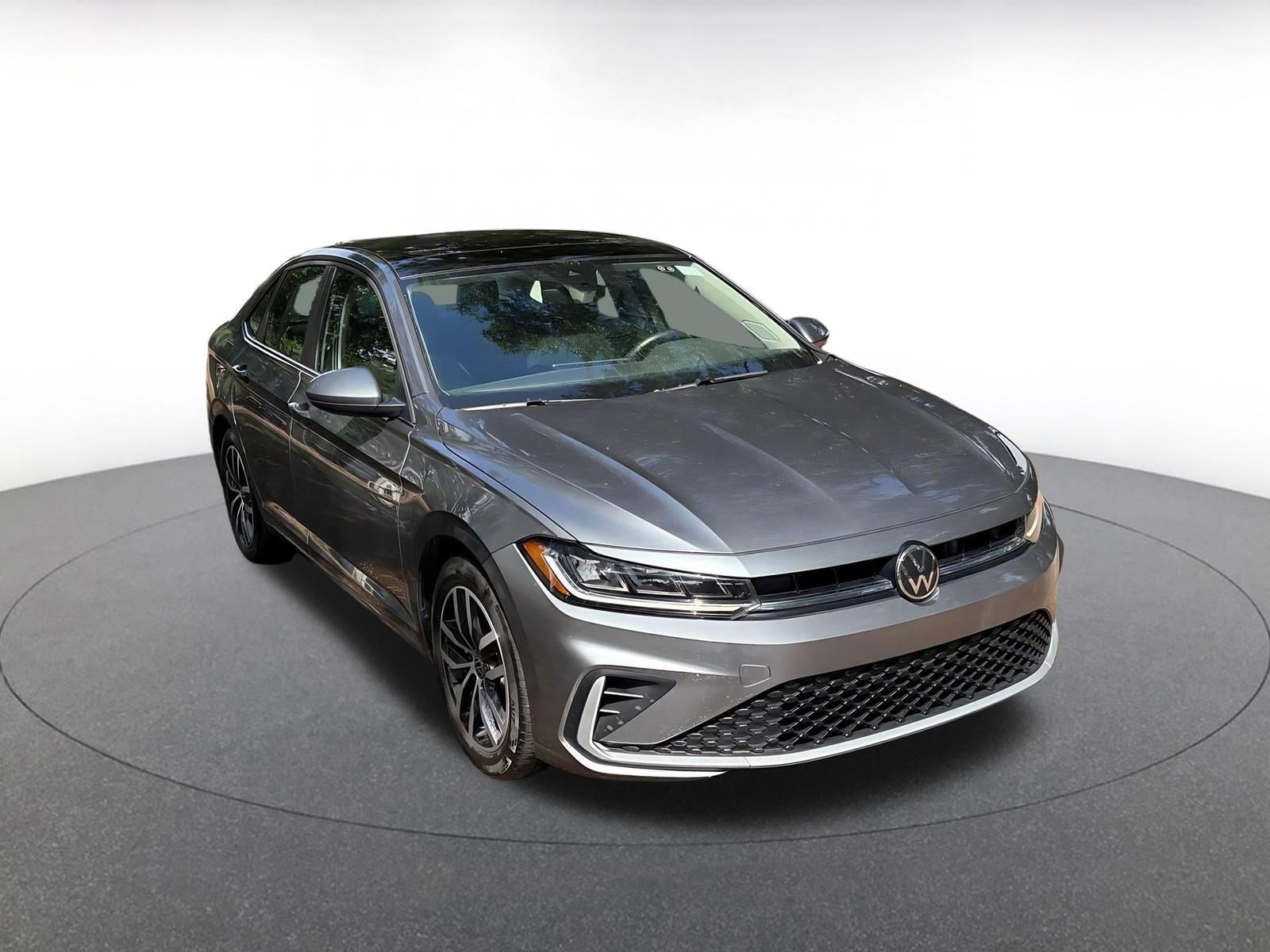 Used 2025 Volkswagen Jetta SE image 1