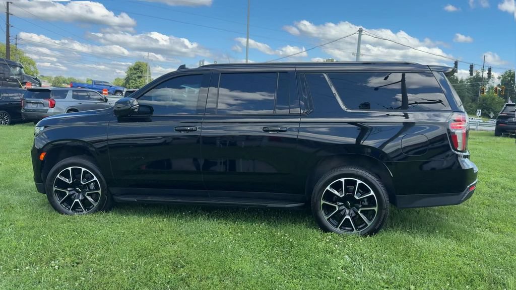 Used 2024 Chevrolet Suburban RST w/ Luxury Package AWD/4WD image 4
