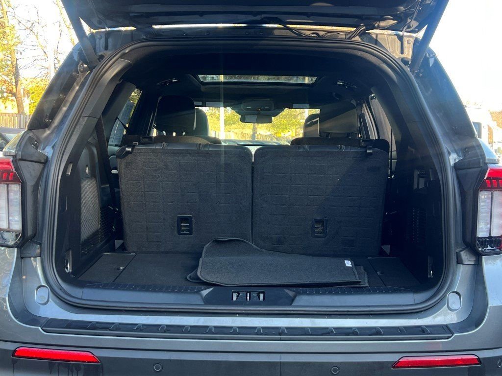 Used 2025 Ford Explorer ST image 16