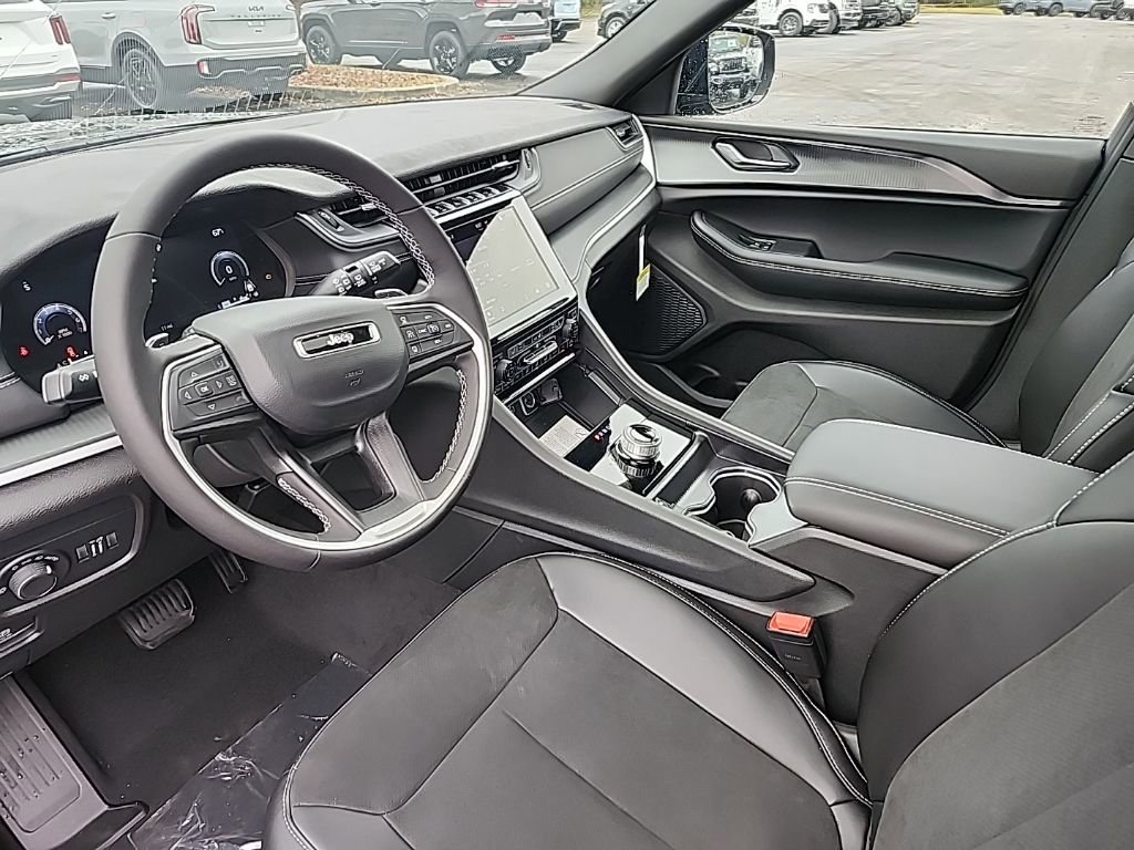 New 2025 Jeep Grand Cherokee L Altitude image 24