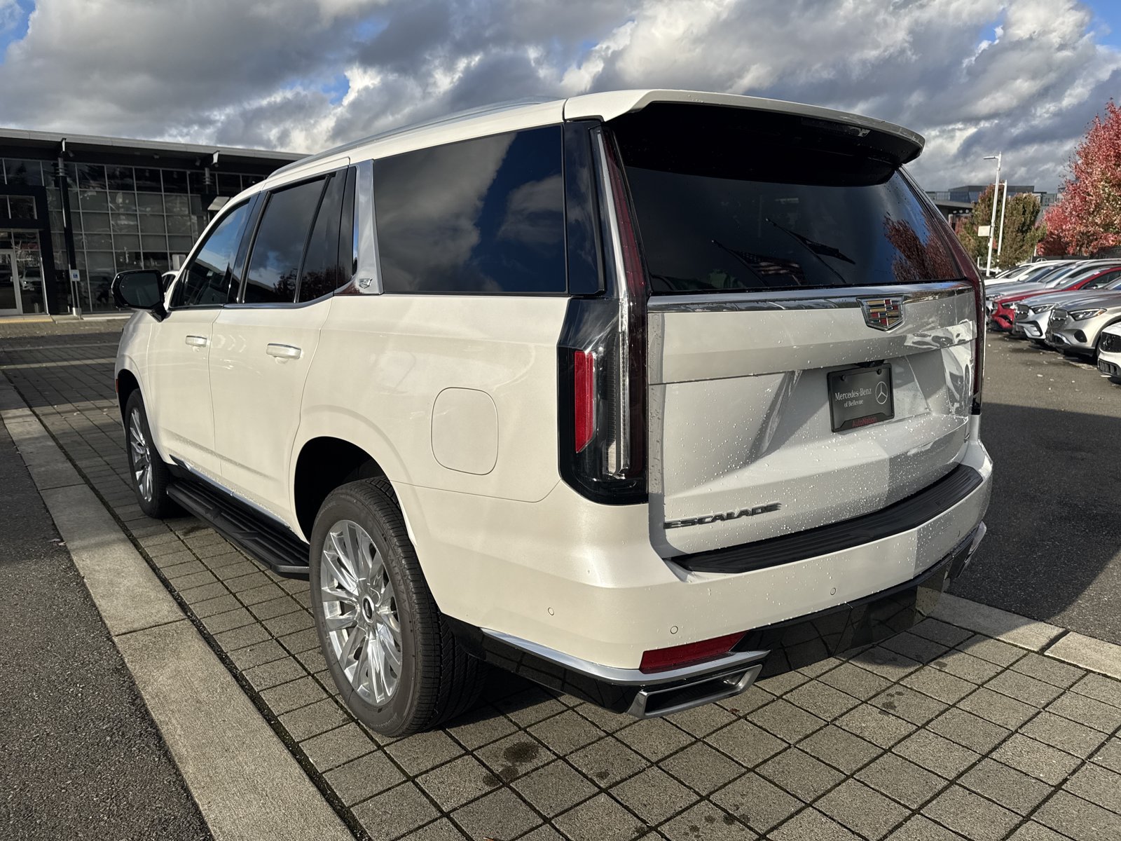 Used 2024 Cadillac Escalade Premium Luxury w/ Performance Package AWD/4WD image 7