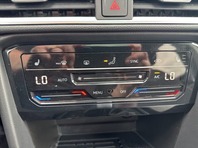 New 2025 Volkswagen Taos SE image 42