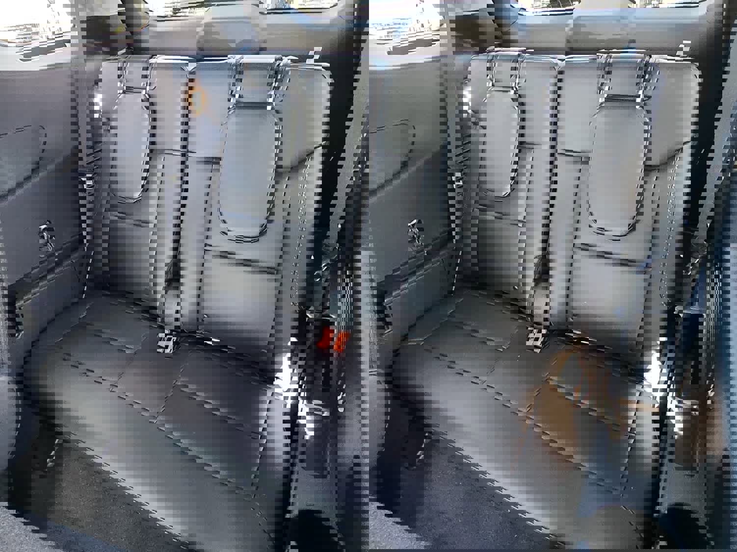 Used 2023 Ford Explorer XLT w/ Equipment Group 202A image 7