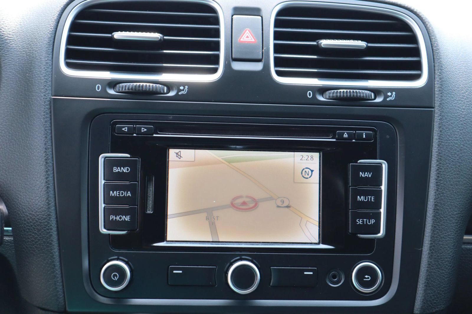 Used 2011 Volkswagen Golf 2-Door FWD image 17