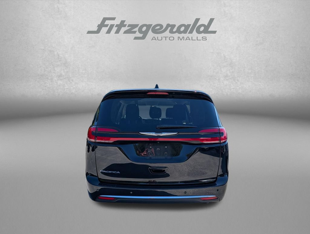 Used 2024 Chrysler Pacifica Touring-L FWD image 6