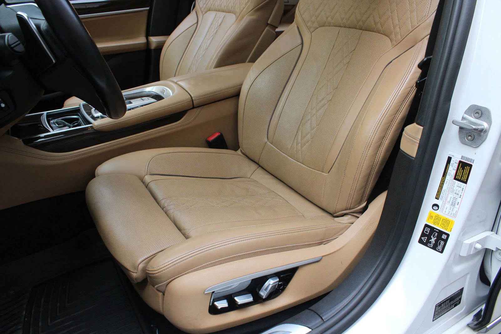Used 2017 BMW 750i xDrive AWD/4WD image 17