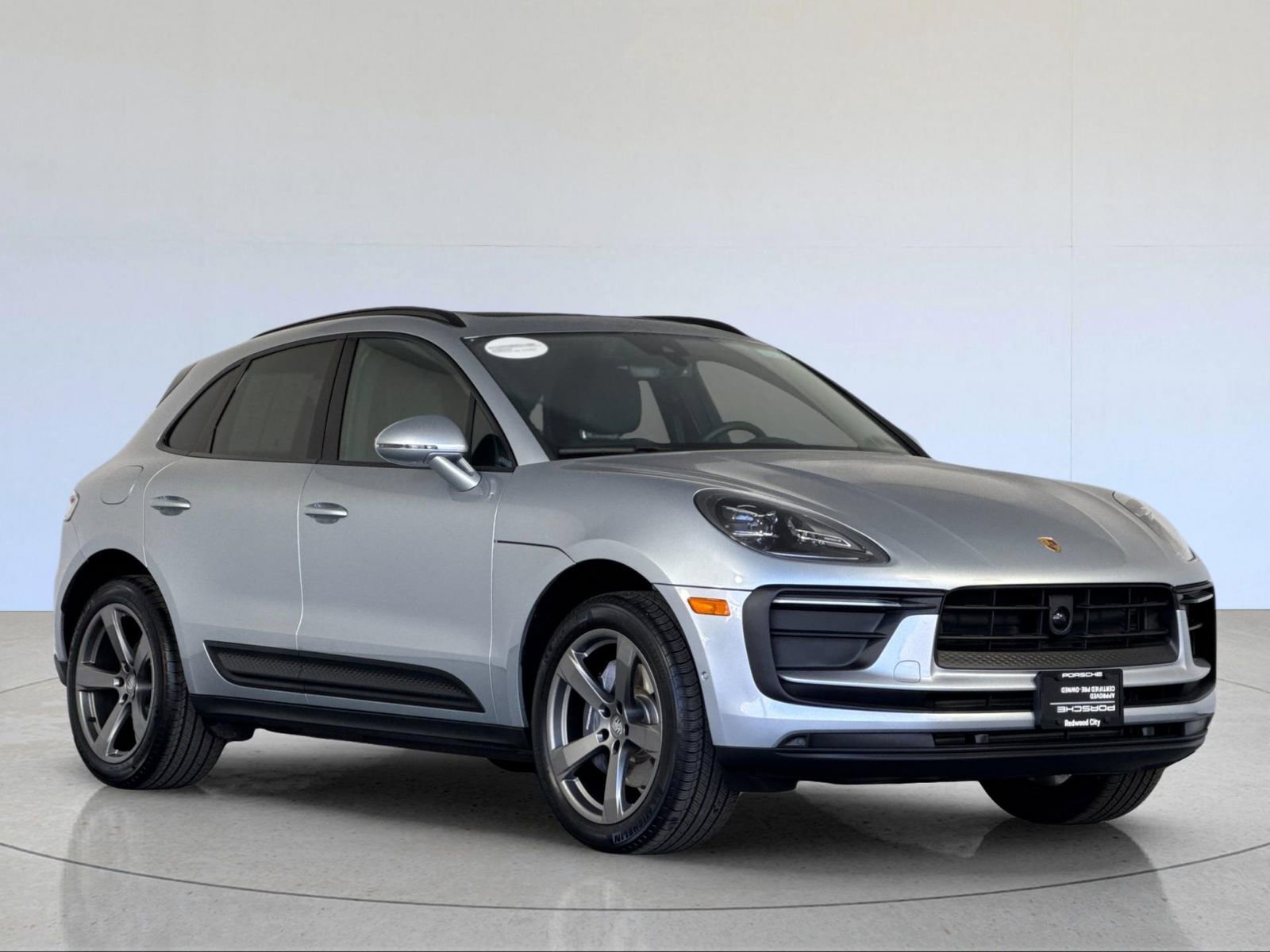 Certified 2025 Porsche Macan image 10