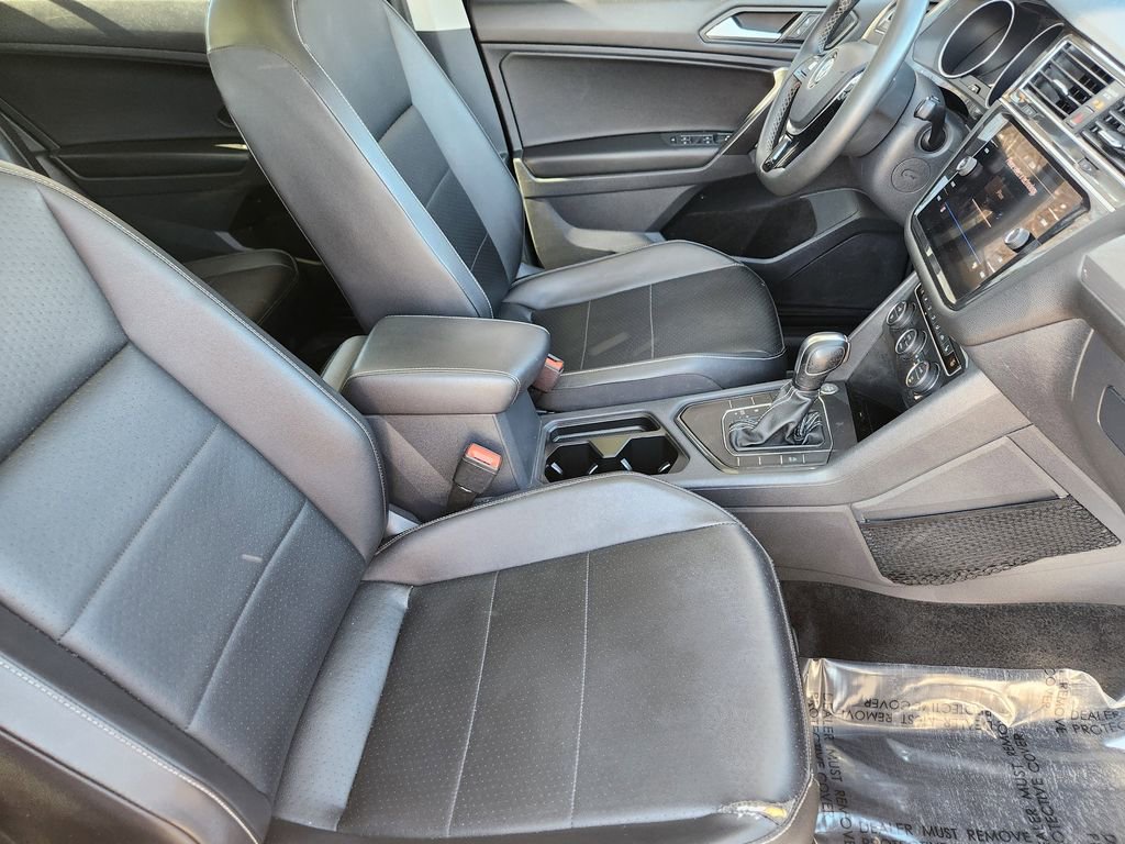 Used 2021 Volkswagen Tiguan SE image 4