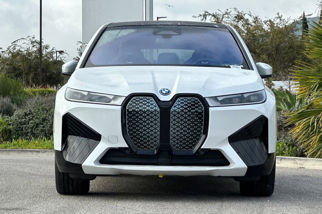 Used 2023 BMW iX xDrive50 w/ Sport Package image 8