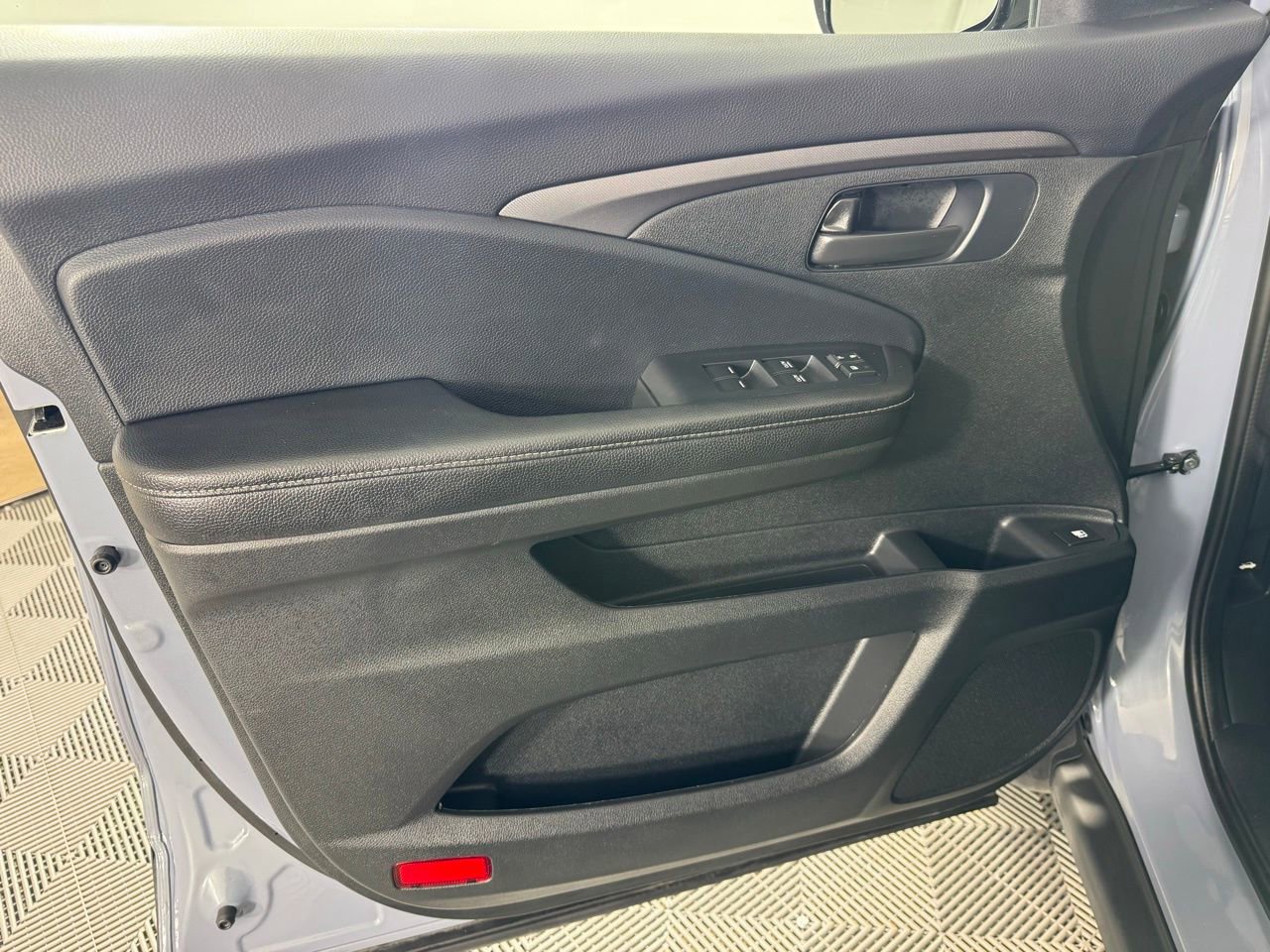 Used 2025 Honda Ridgeline Sport image 10