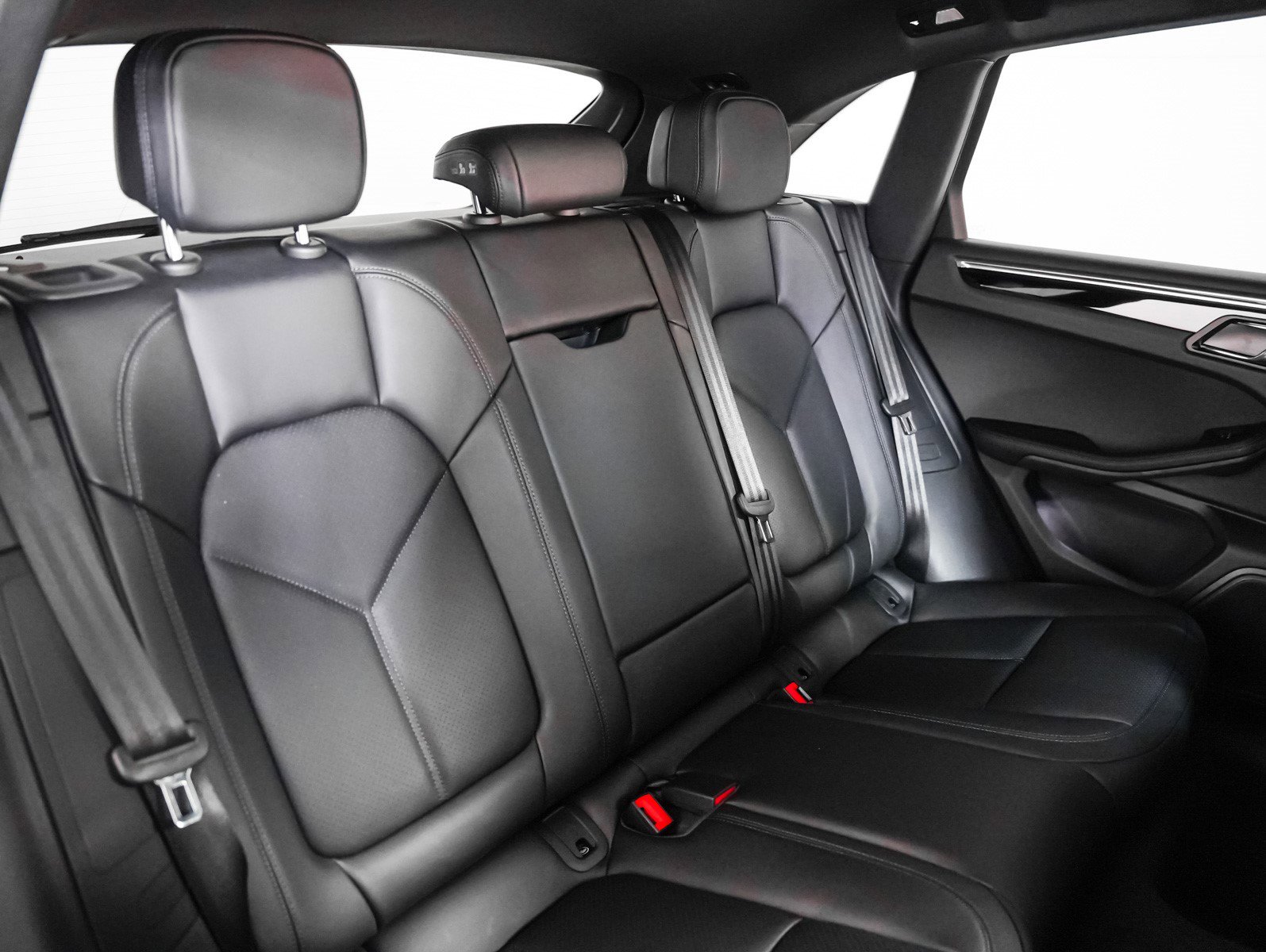 New 2026 Porsche Macan image 6