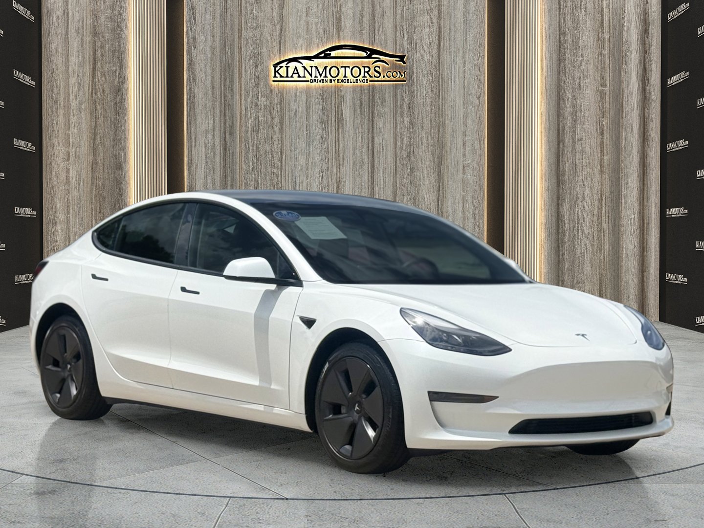 Used 2023 Tesla Model 3 Standard Range RWD image 1