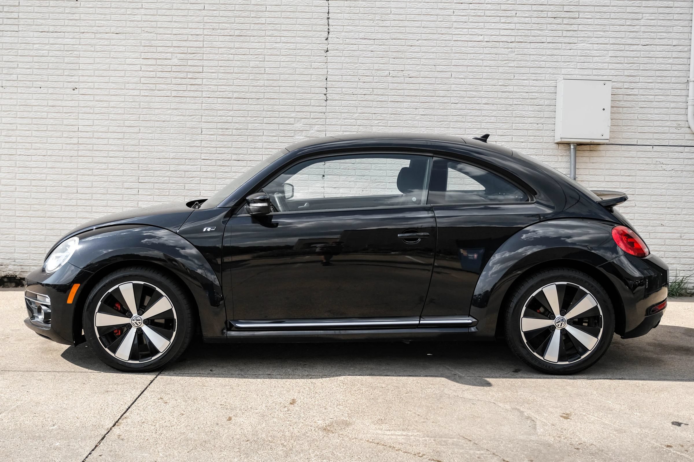 Used 2016 Volkswagen Beetle R-Line SE FWD image 10