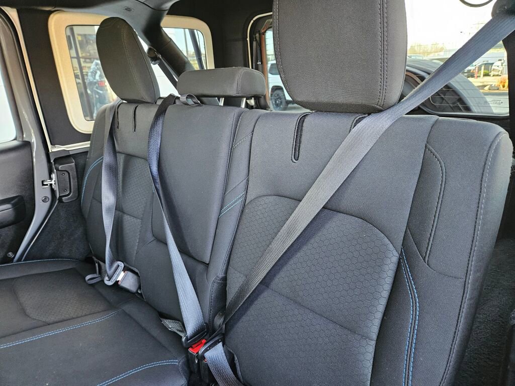 Used 2022 Jeep Wrangler Unlimited Rubicon 4xe image 16