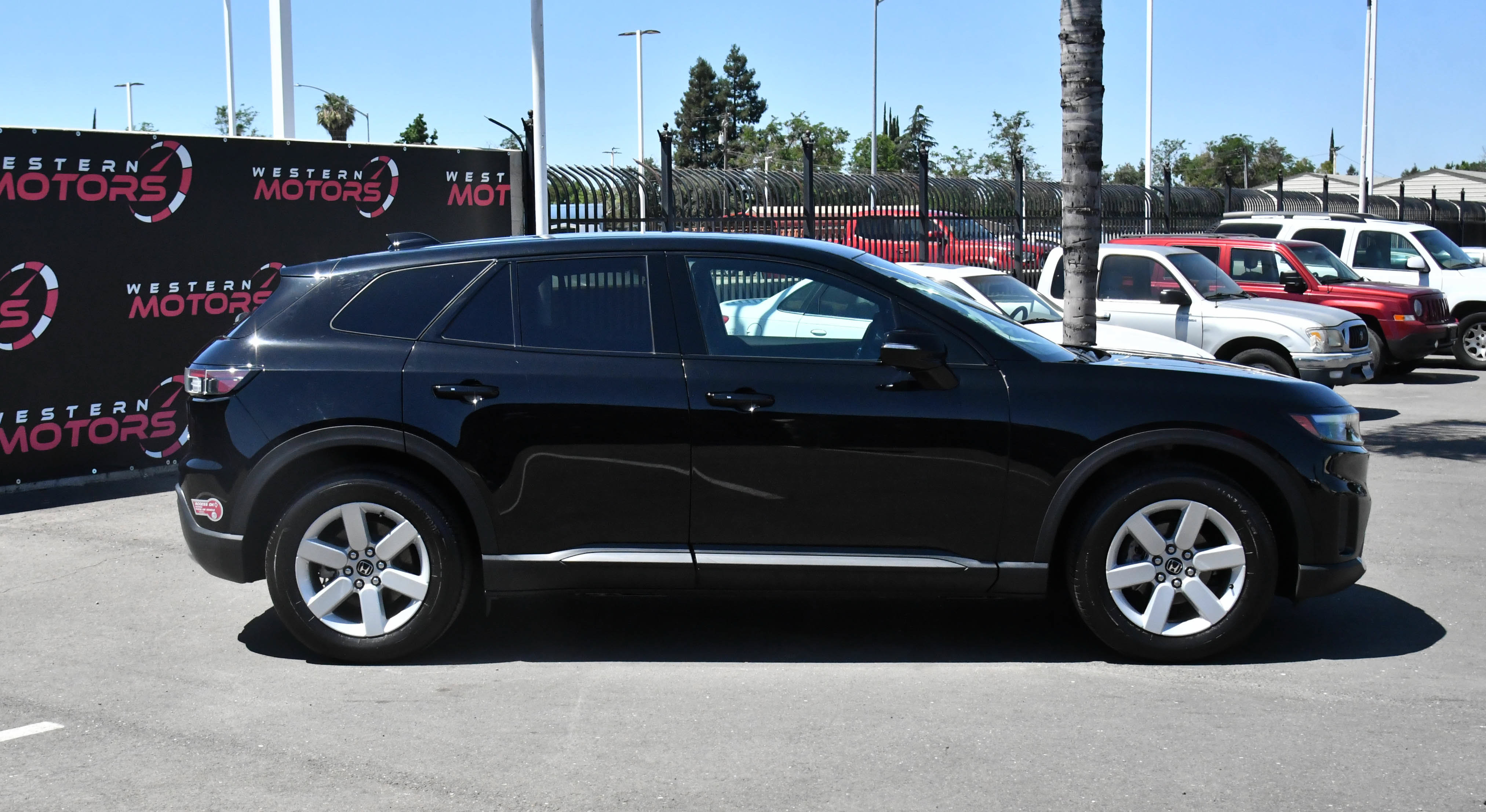 Used 2024 Honda Prologue EX image 9