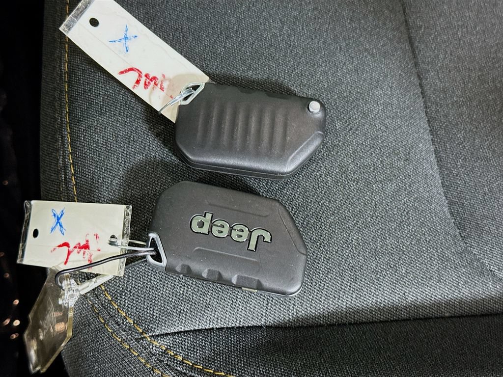 Used 2024 Jeep Gladiator Sport AWD/4WD image 31