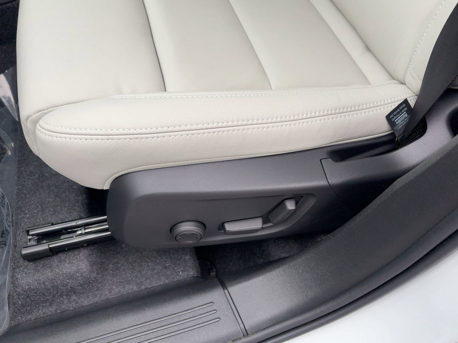 New 2026 Volvo XC40 B5 Plus w/ Climate Package image 13