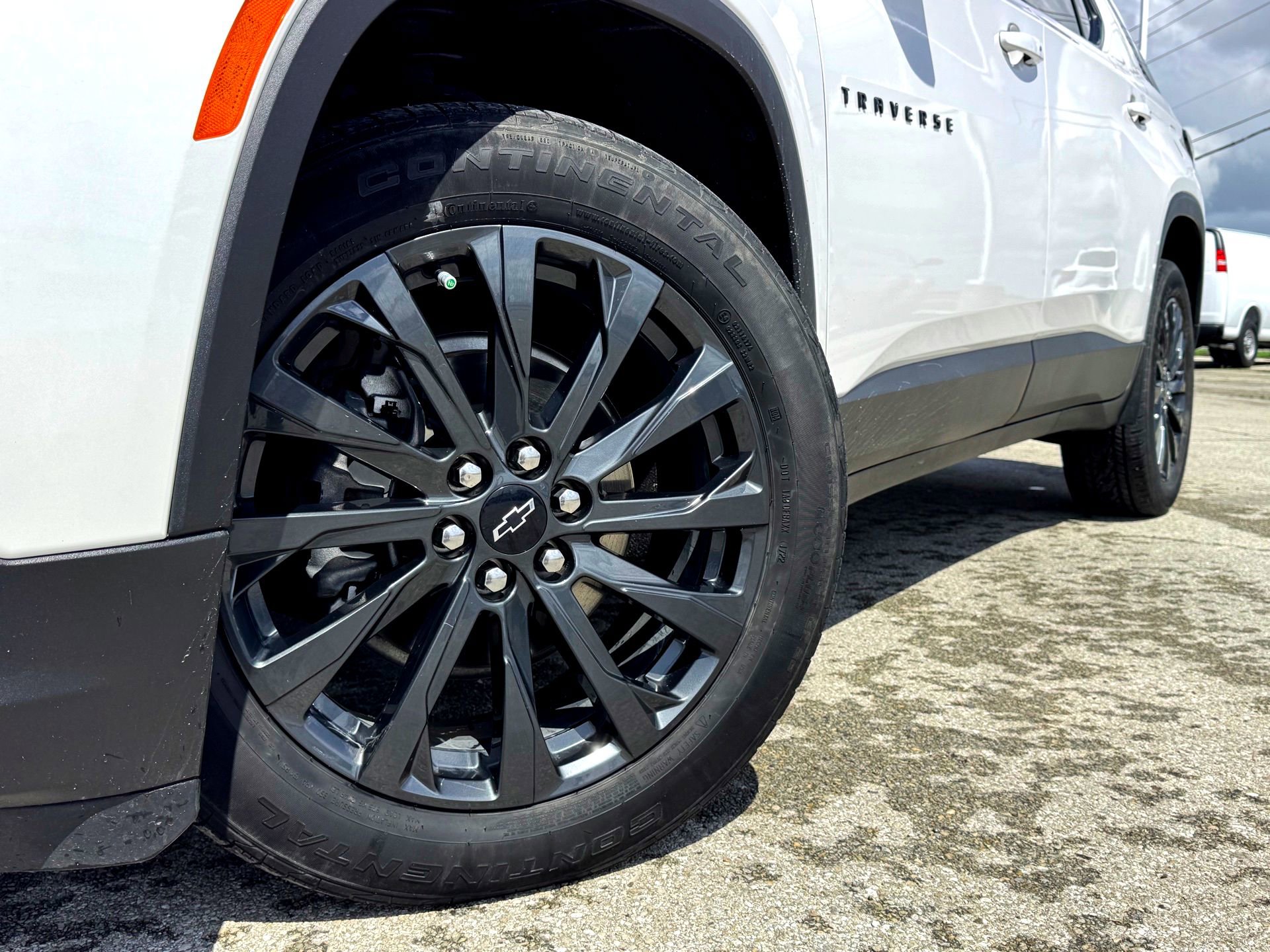 Used 2022 Chevrolet Traverse RS w/ LPO, Floor Liner Package FWD image 2